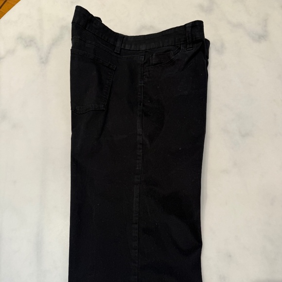 Buffalo David Bitton Women’s Long Shorts, Size 10 X 14” inseam, Black - Picture 3 of 4
